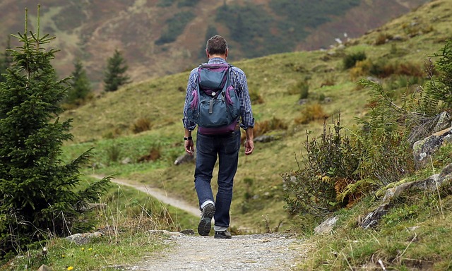 Come Scegliere l’Abbigliamento Giusto per Camminare in Montagna: I Trucchi e Consigli dei Professionisti